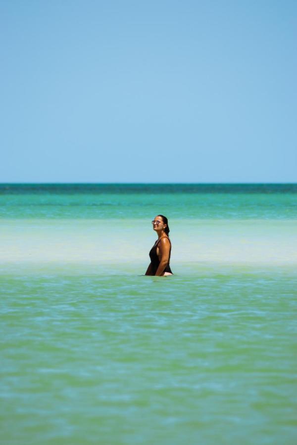 Golden Paradise Hostel Isla Holbox Exterior photo