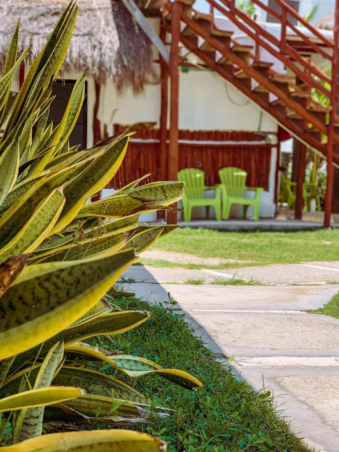 Golden Paradise Hostel Isla Holbox Exterior photo