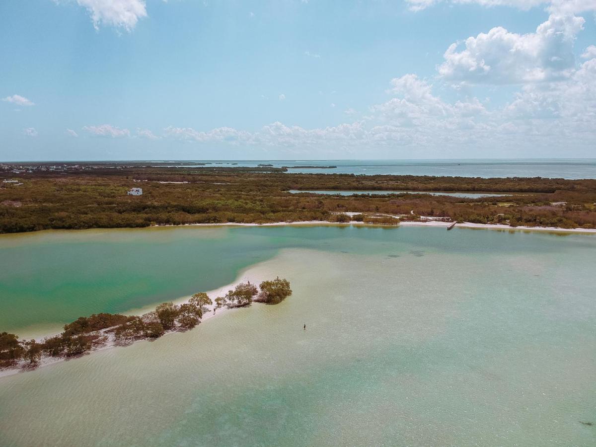 Golden Paradise Hostel Isla Holbox Exterior photo