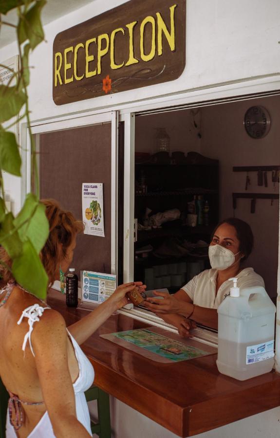 Golden Paradise Hostel Isla Holbox Exterior photo