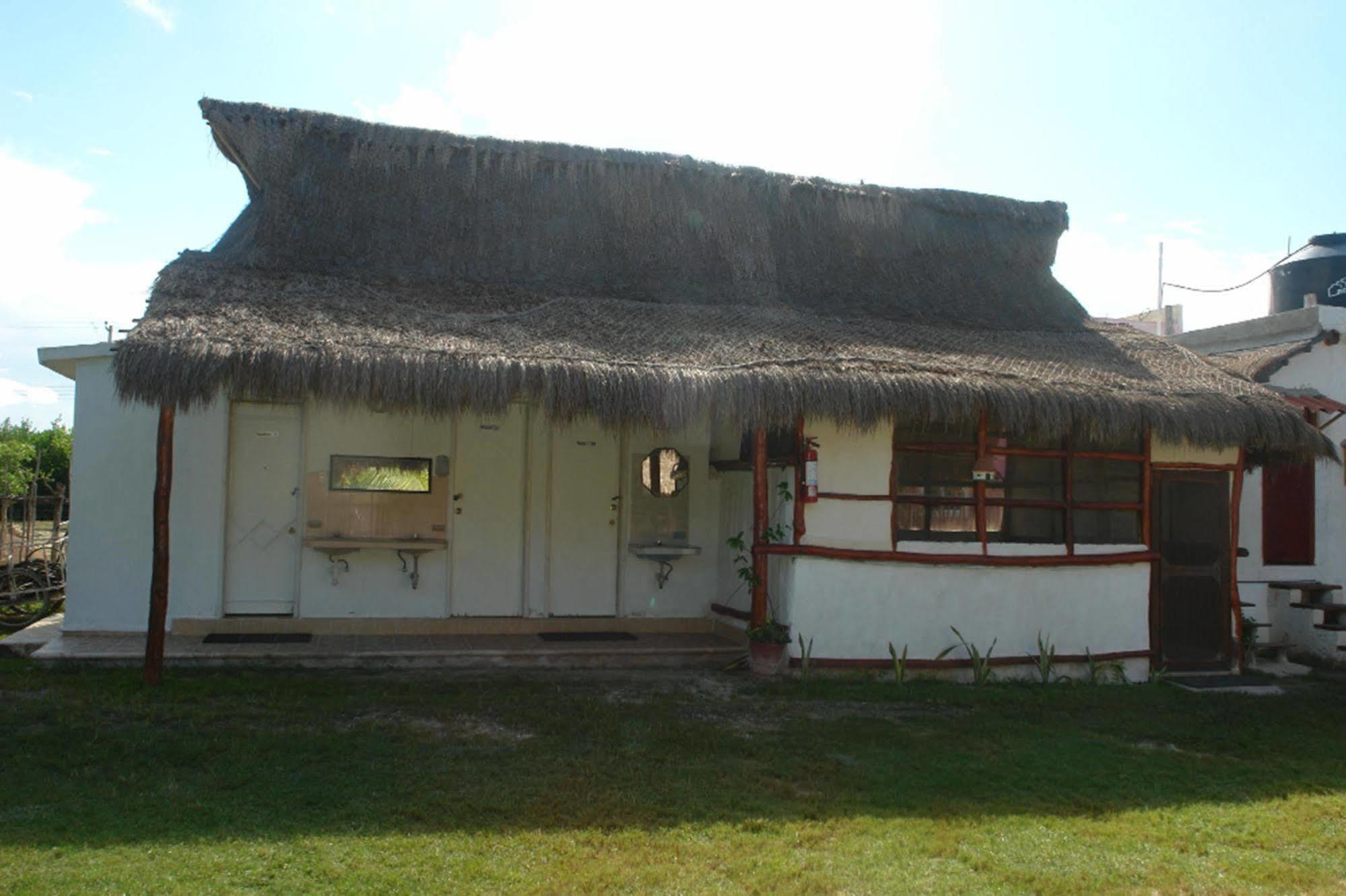 Golden Paradise Hostel Isla Holbox Exterior photo