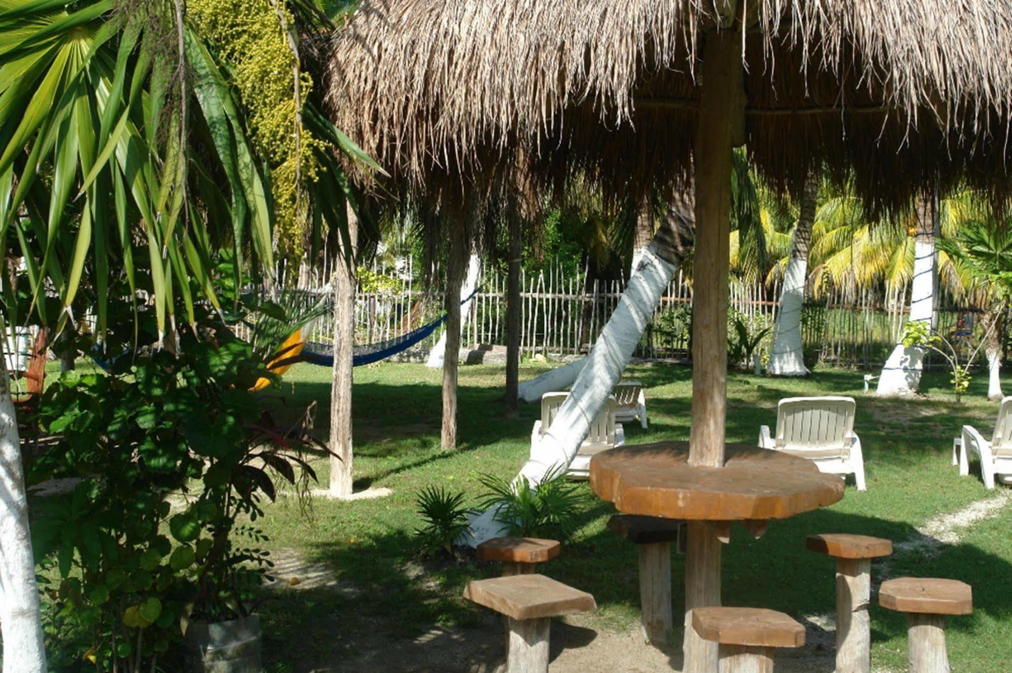 Golden Paradise Hostel Isla Holbox Exterior photo