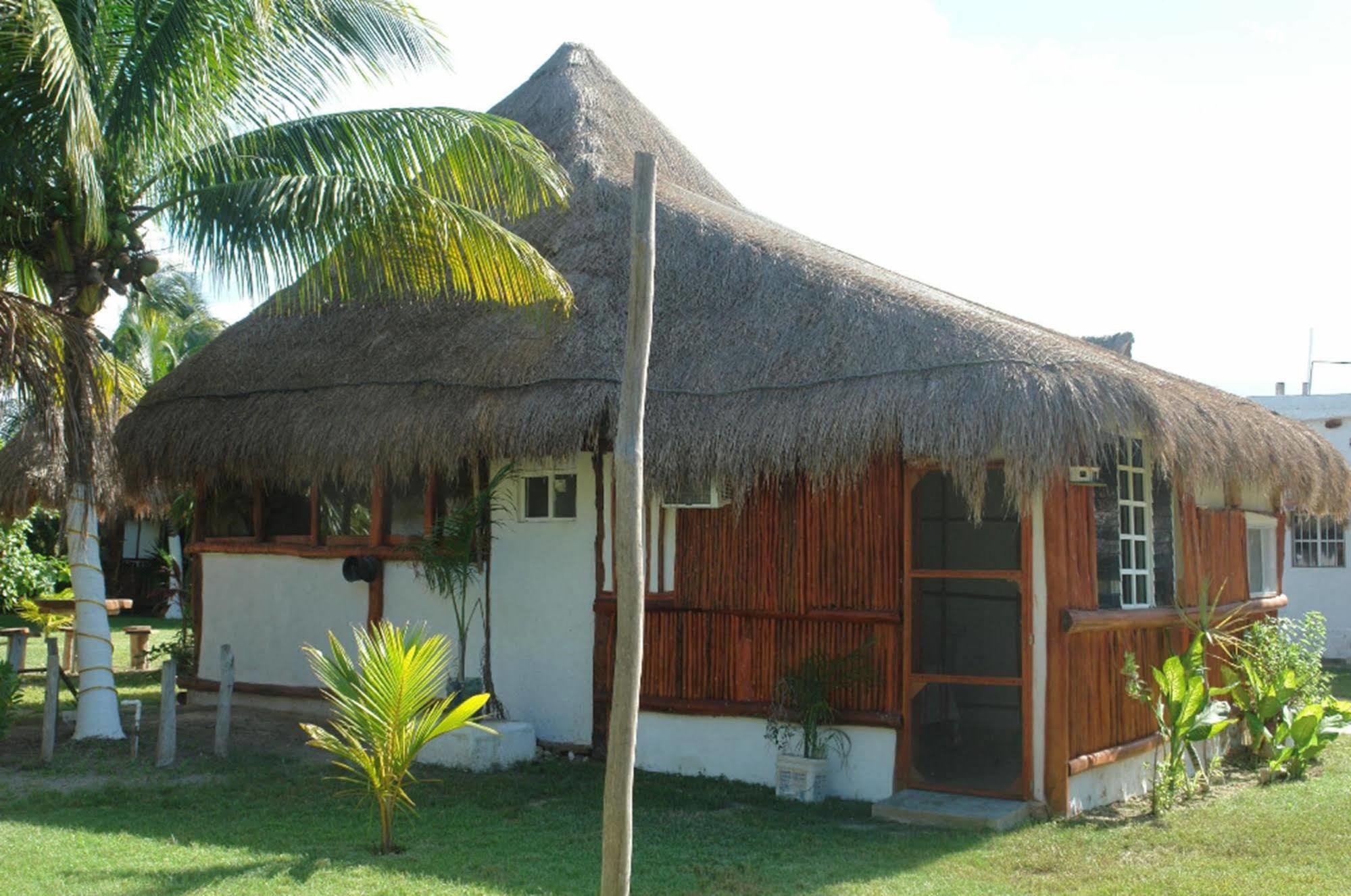 Golden Paradise Hostel Isla Holbox Exterior photo