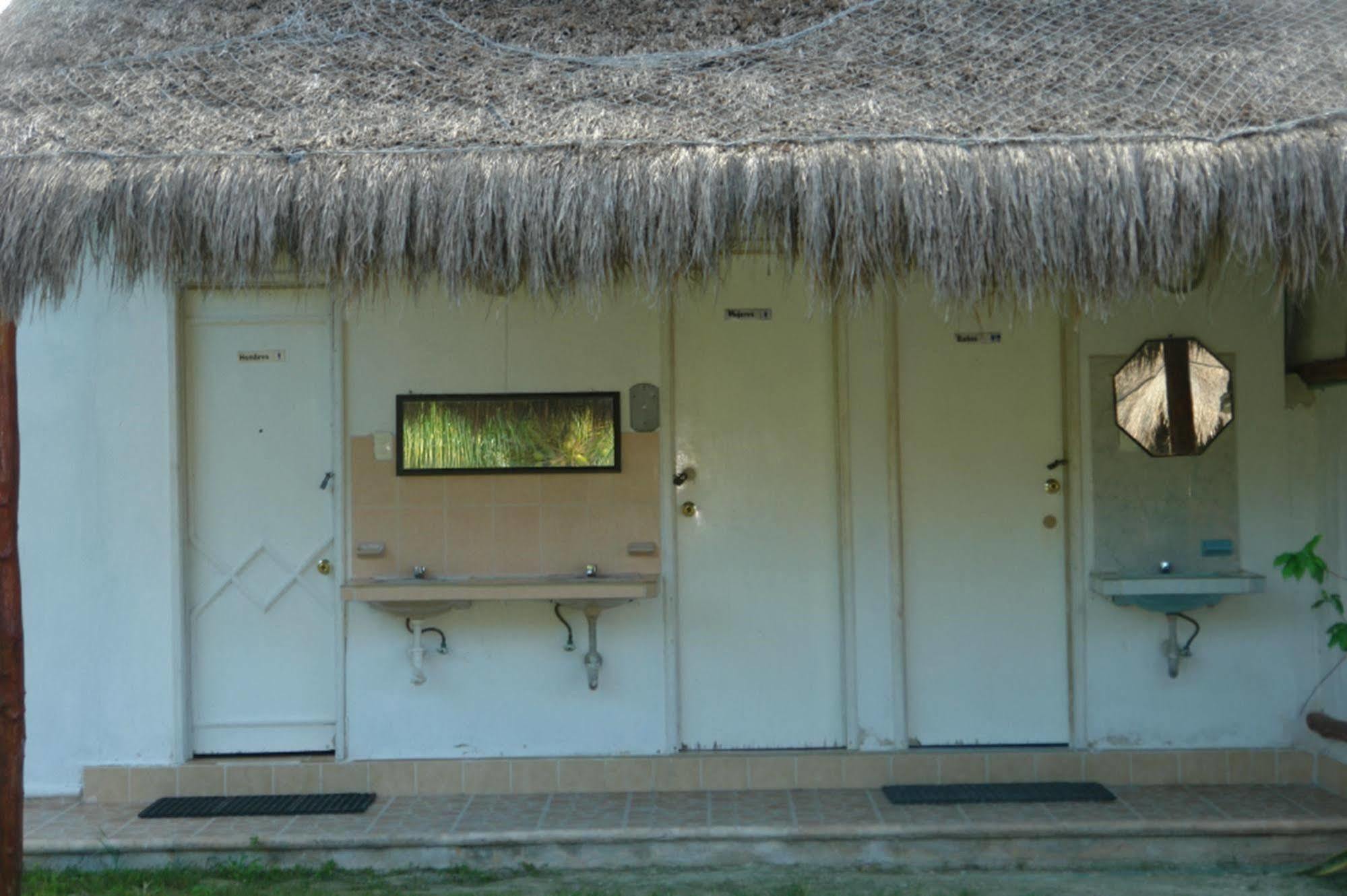 Golden Paradise Hostel Isla Holbox Exterior photo