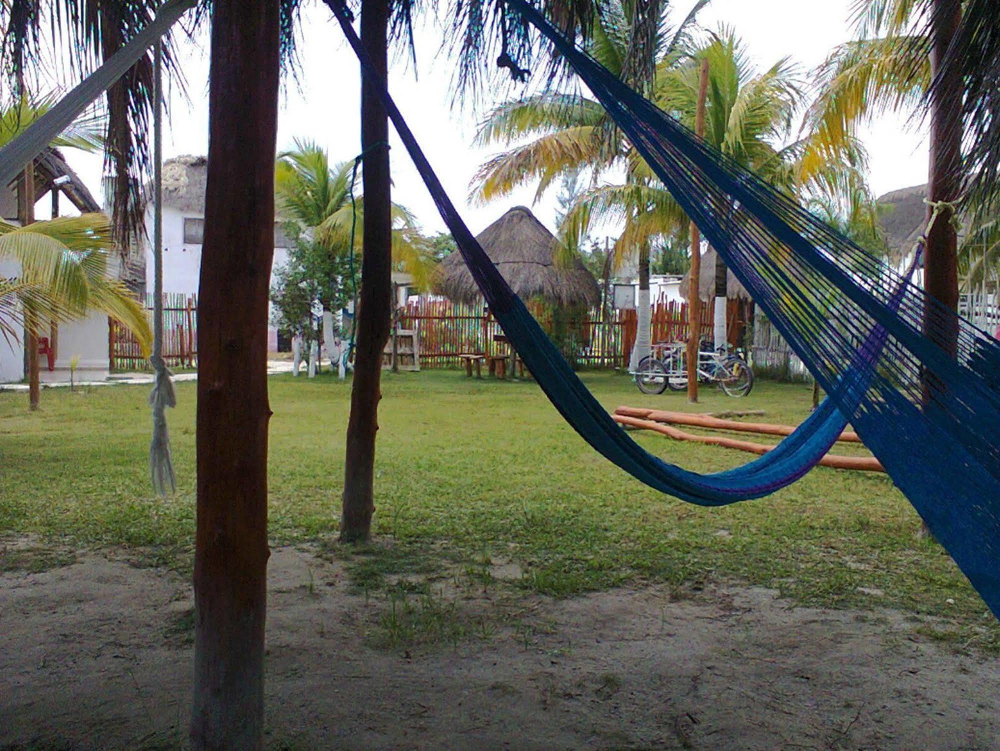 Golden Paradise Hostel Isla Holbox Exterior photo