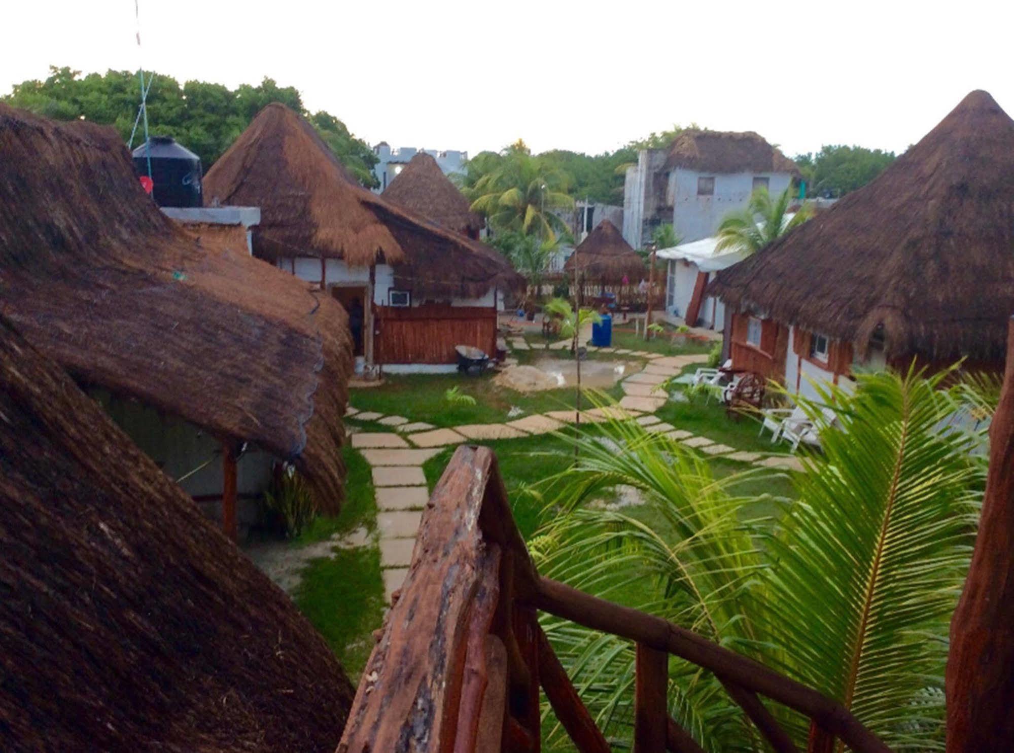 Golden Paradise Hostel Isla Holbox Exterior photo