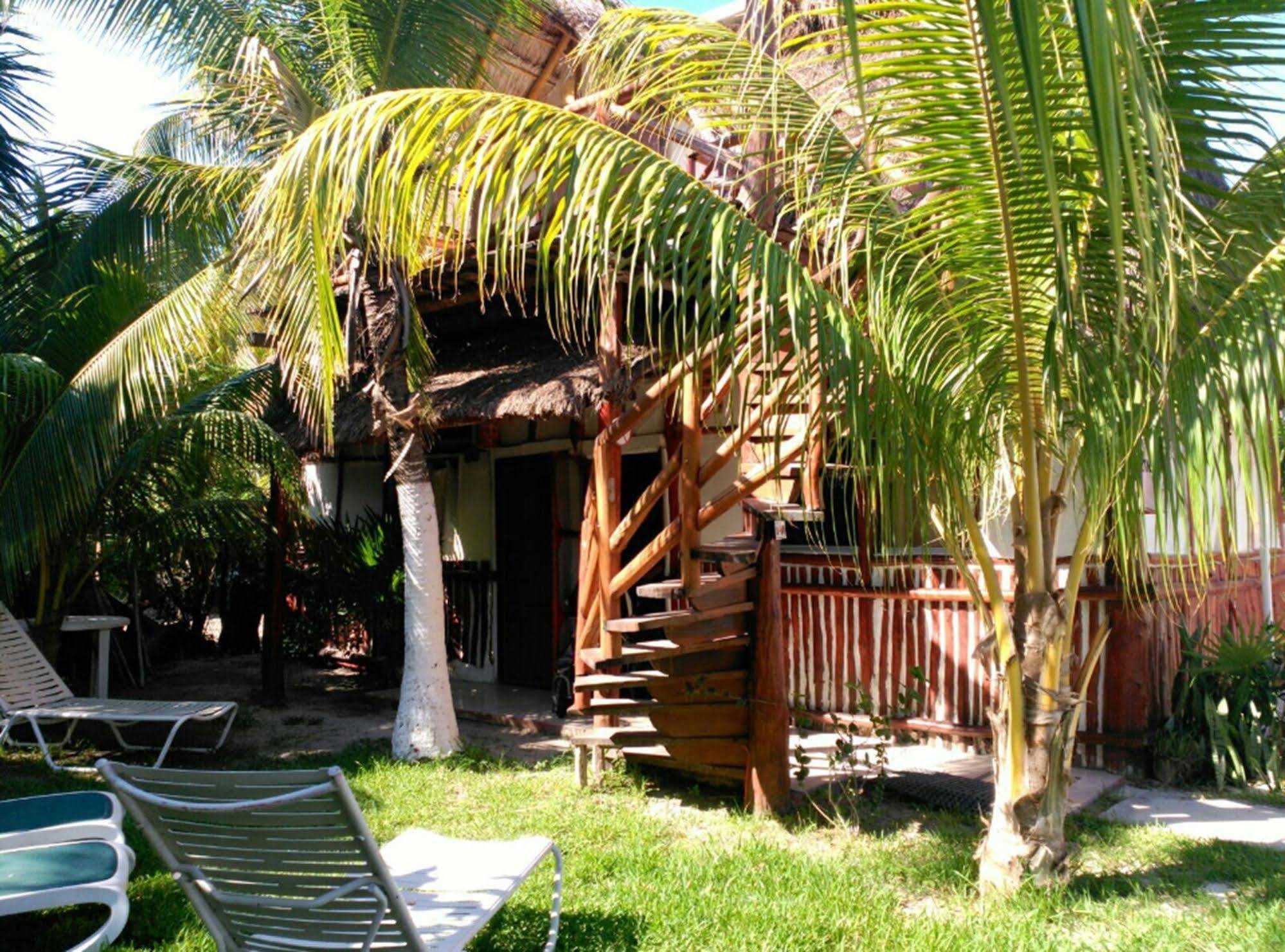 Golden Paradise Hostel Isla Holbox Exterior photo