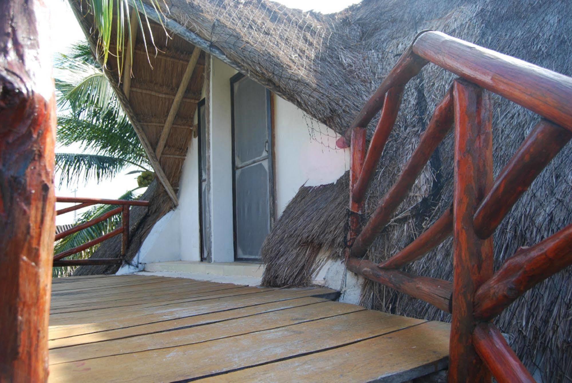 Golden Paradise Hostel Isla Holbox Exterior photo