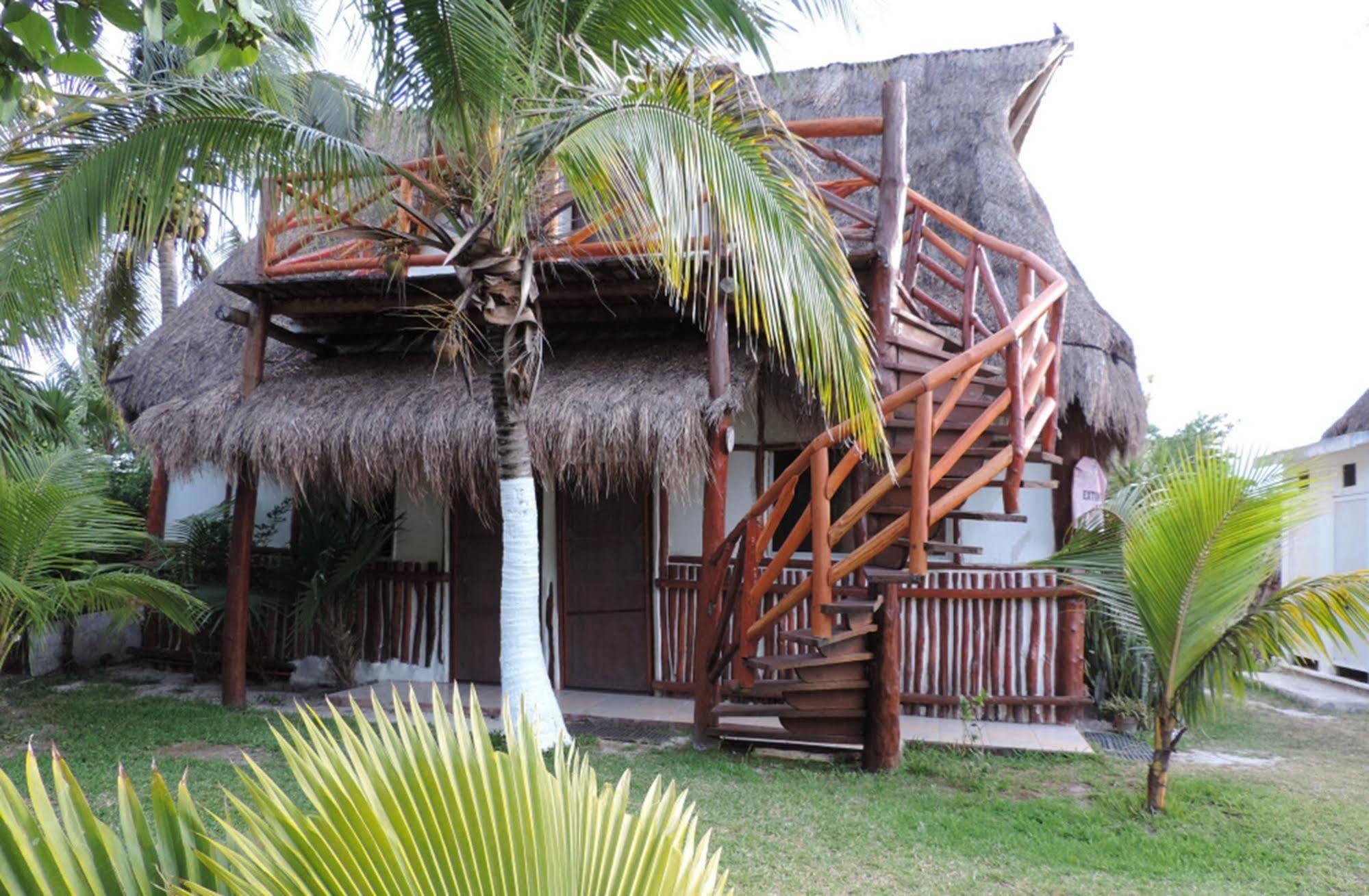 Golden Paradise Hostel Isla Holbox Exterior photo