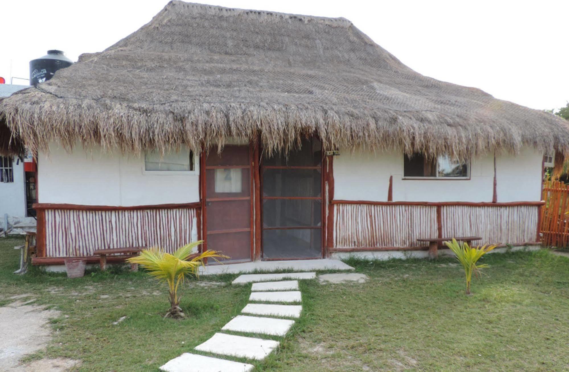 Golden Paradise Hostel Isla Holbox Exterior photo