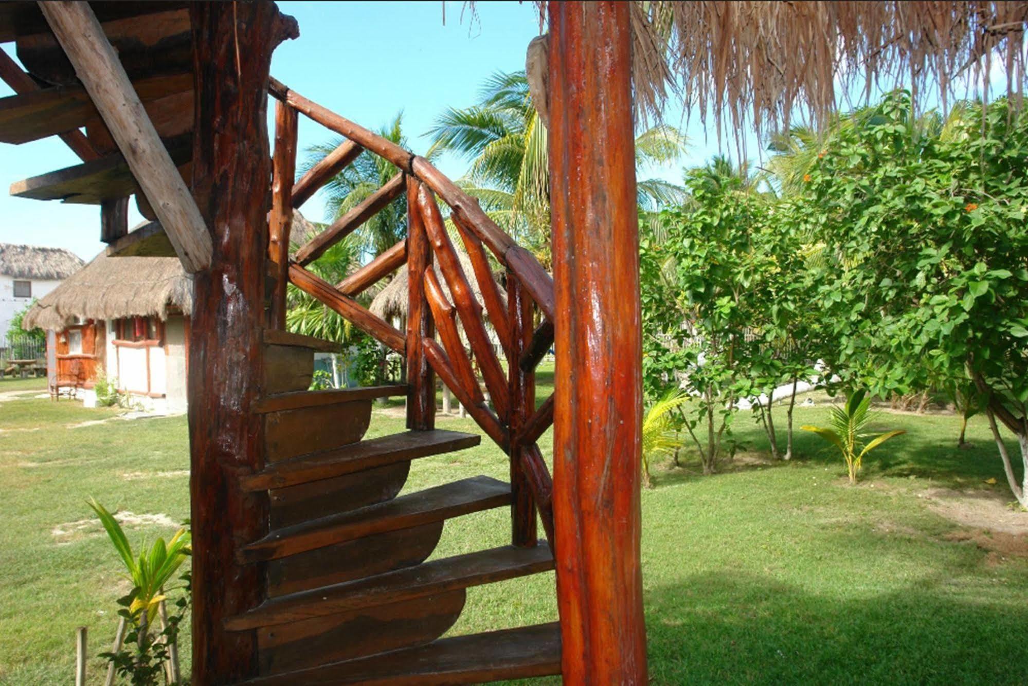 Golden Paradise Hostel Isla Holbox Exterior photo