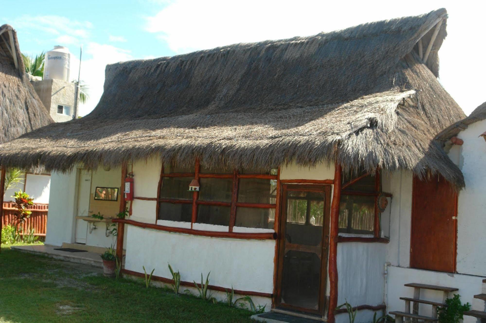 Golden Paradise Hostel Isla Holbox Exterior photo