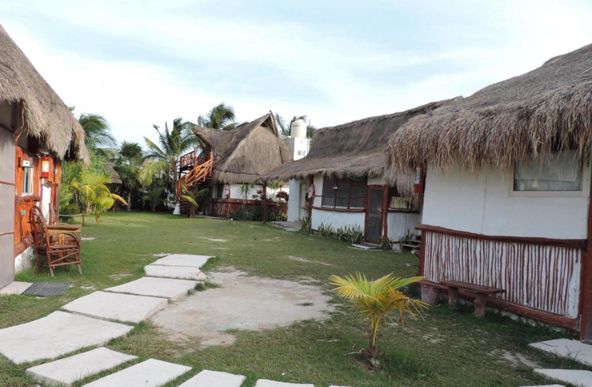 Golden Paradise Hostel Isla Holbox Exterior photo