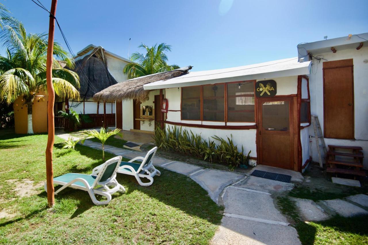 Golden Paradise Hostel Isla Holbox Exterior photo