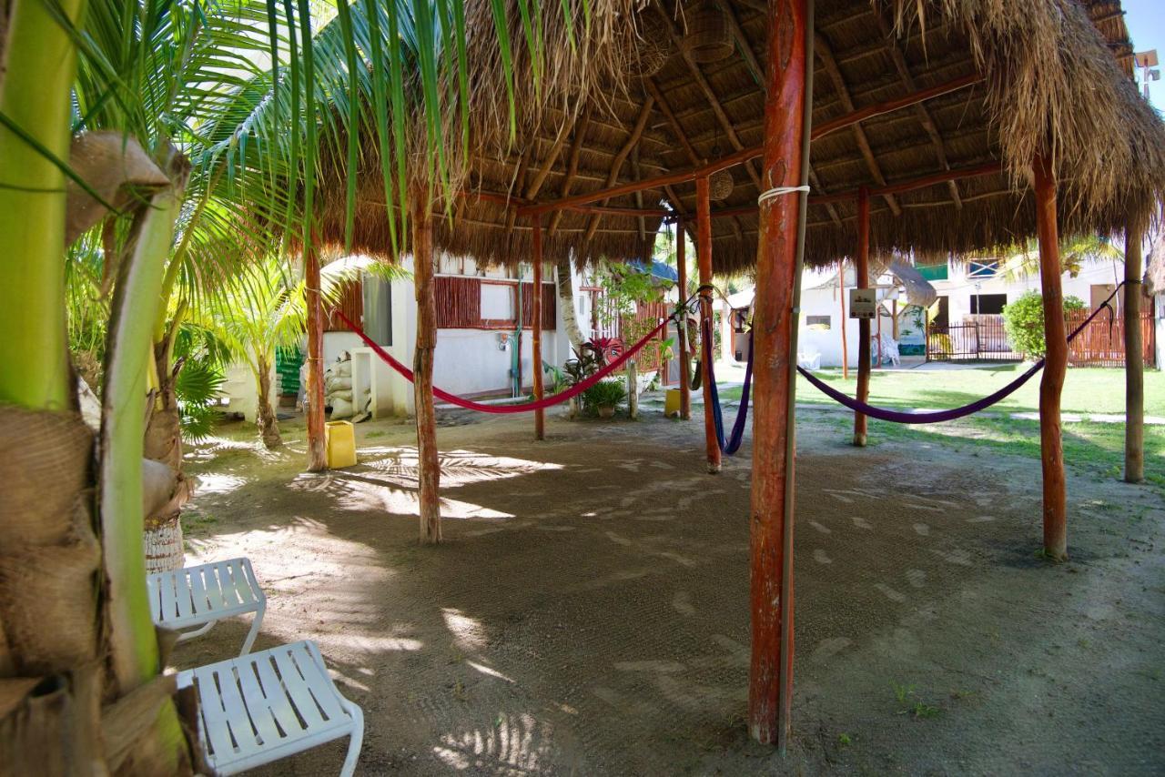 Golden Paradise Hostel Isla Holbox Exterior photo