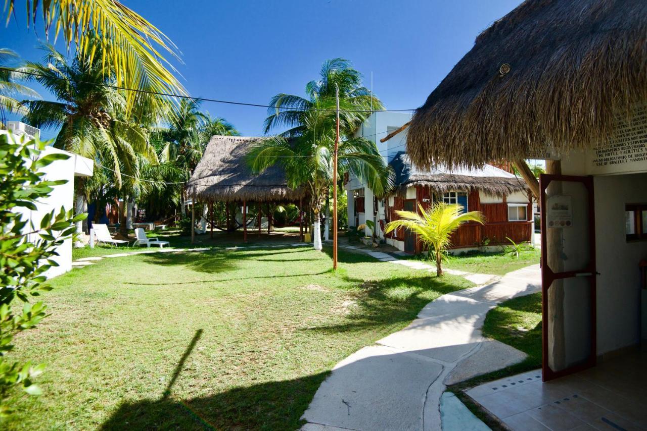 Golden Paradise Hostel Isla Holbox Exterior photo